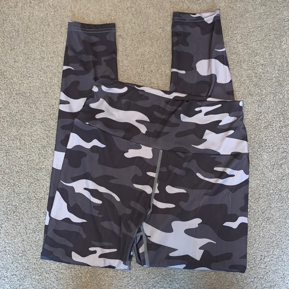 NWOT. Camo Leggings